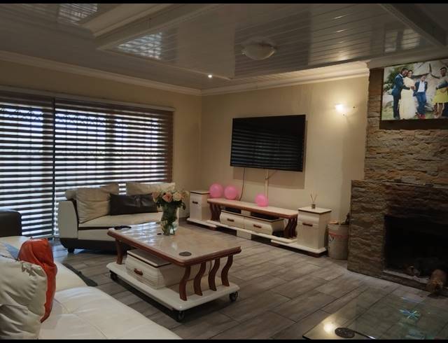 3 BEDROOM FREESTANDING TO LET IN BIRCH ACRES